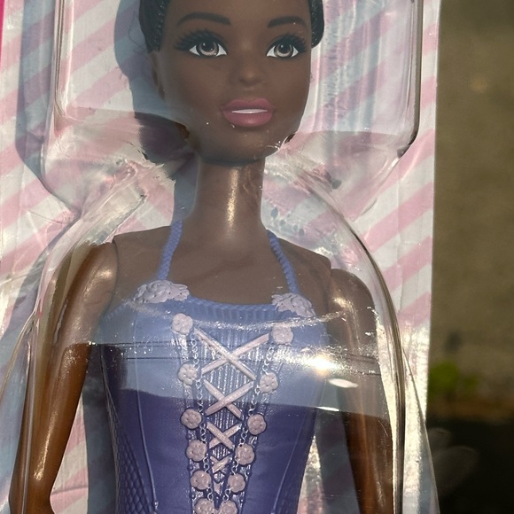 African American Barbie - Picture 3 of 6